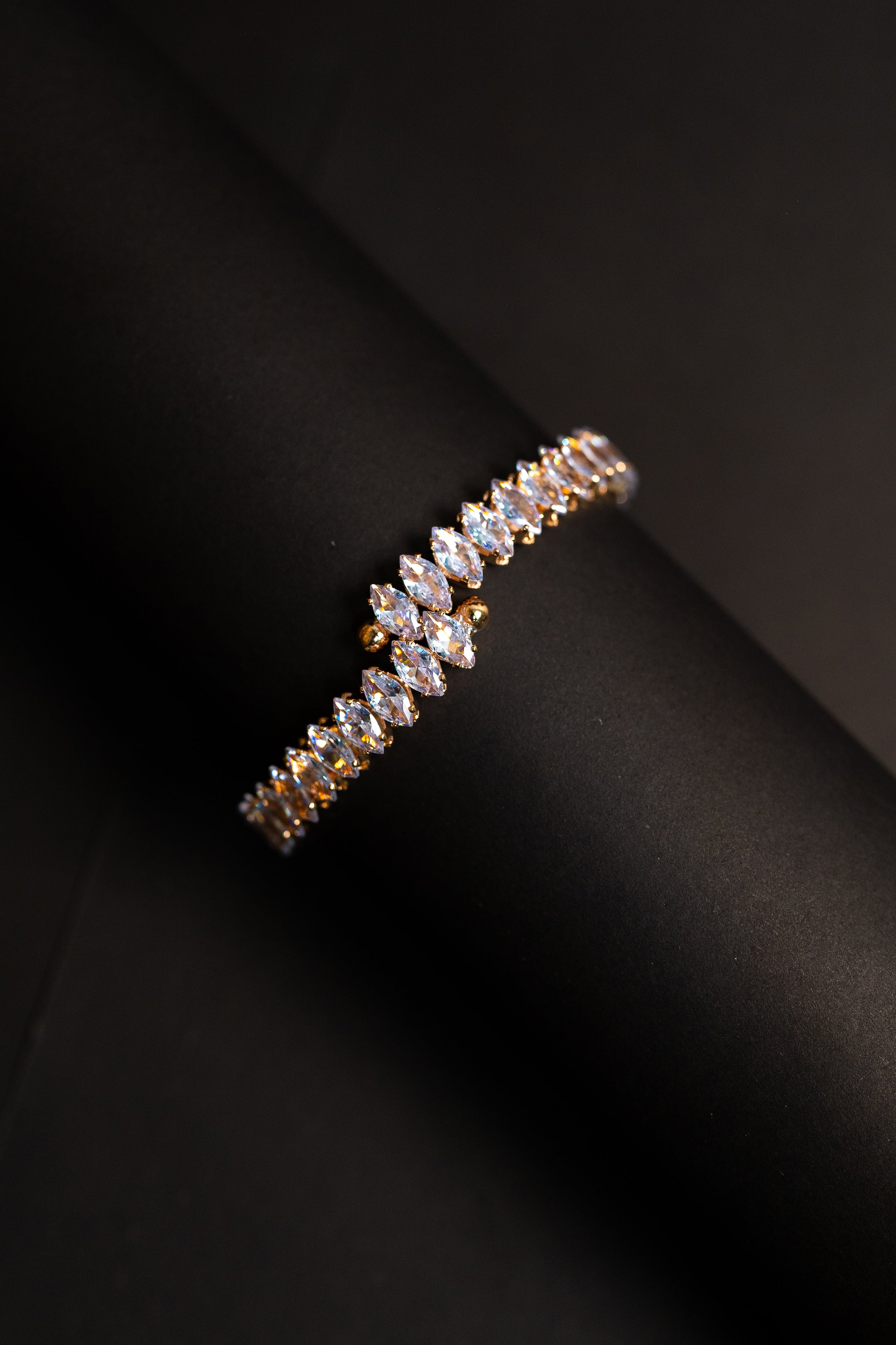 Elegant crystal stone bracelet, perfect for women